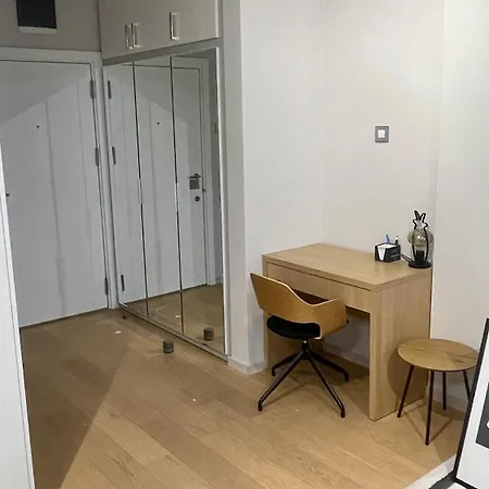 Centrally Located In Apartment *